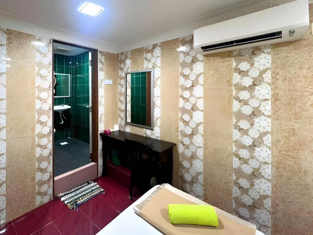 Bed in New Wave Hotel Melawati