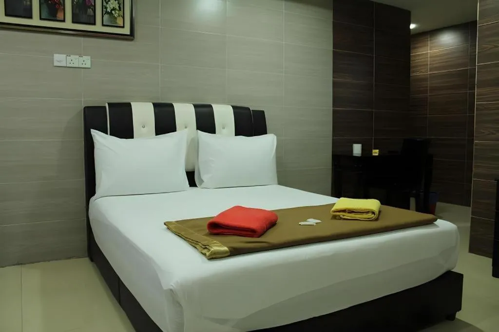 Bed in New Wave Hotel Melawati