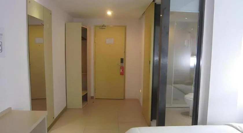 Bed in Hotel City Comfort Inn