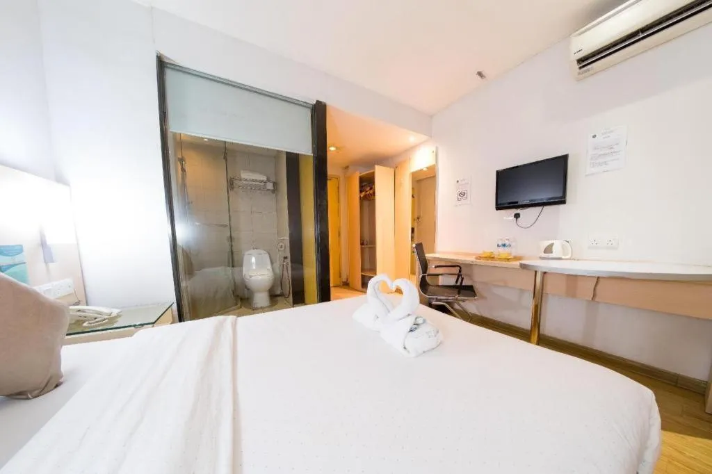 Bed in Hotel City Comfort Inn