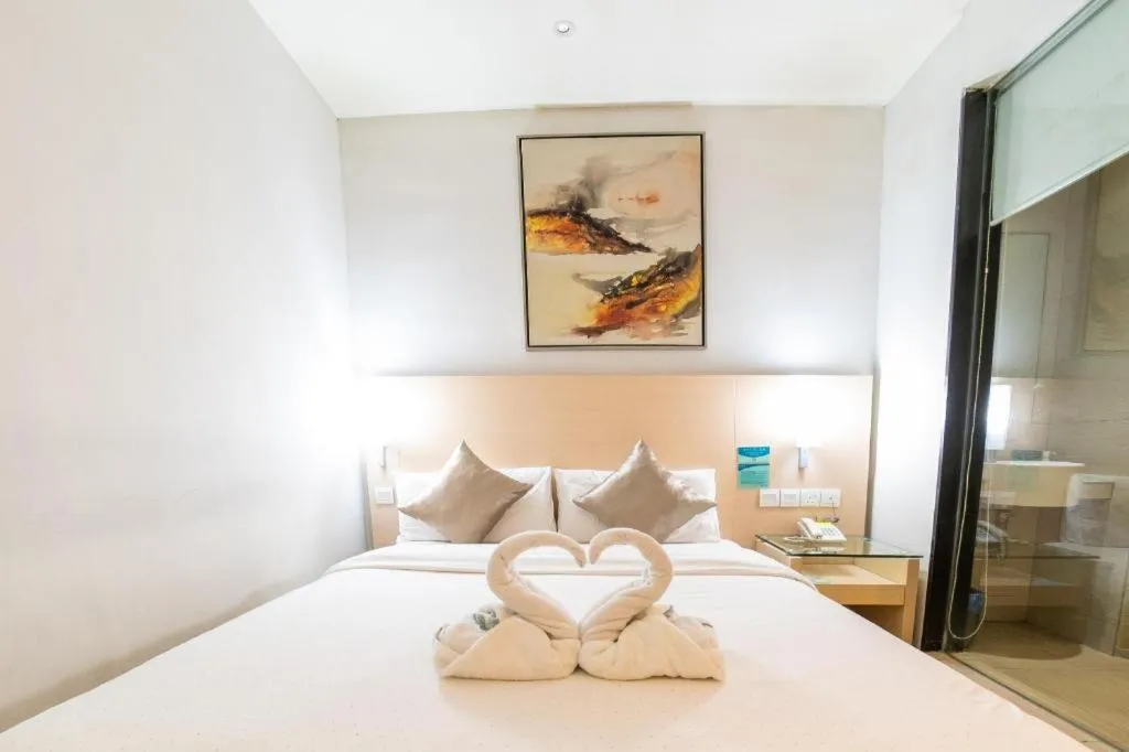 Bed in Hotel City Comfort Inn