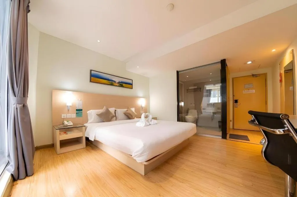 Bed in Hotel City Comfort Inn