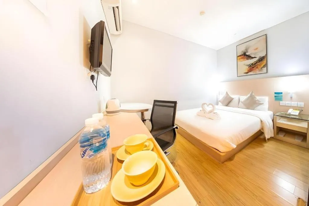 Bed in Hotel City Comfort Inn