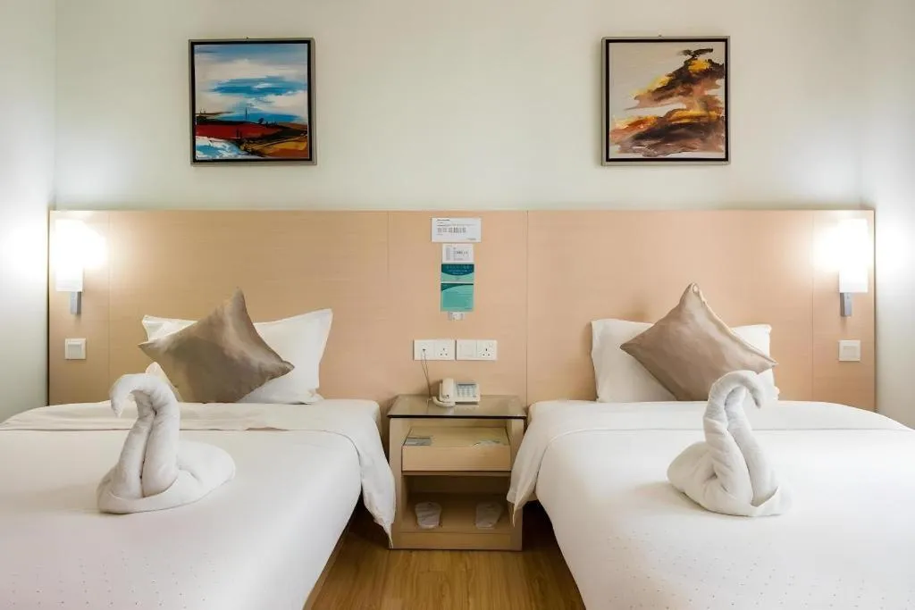 Bed in Hotel City Comfort Inn