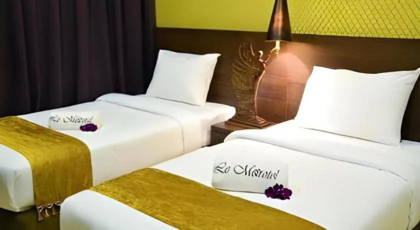 Bed in Le Metrotel