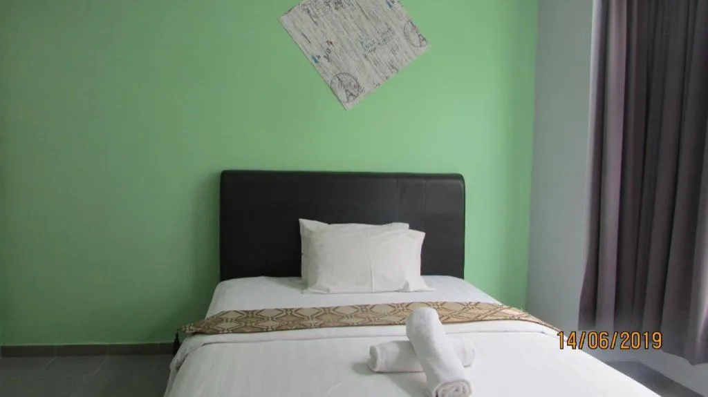 Bed in Hotel Zamburger Sungai Besi