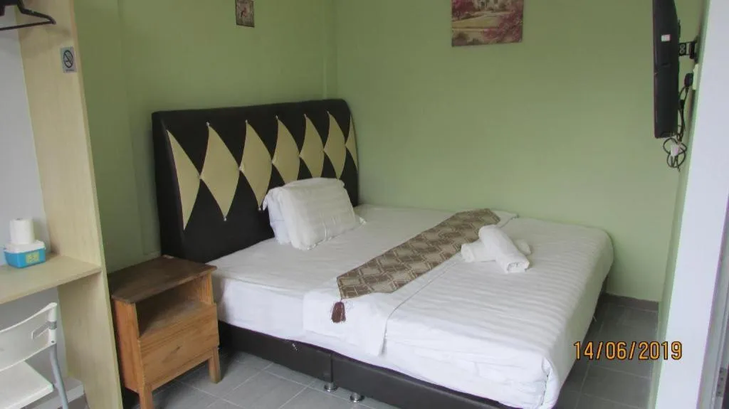 Bed in Hotel Zamburger Sungai Besi