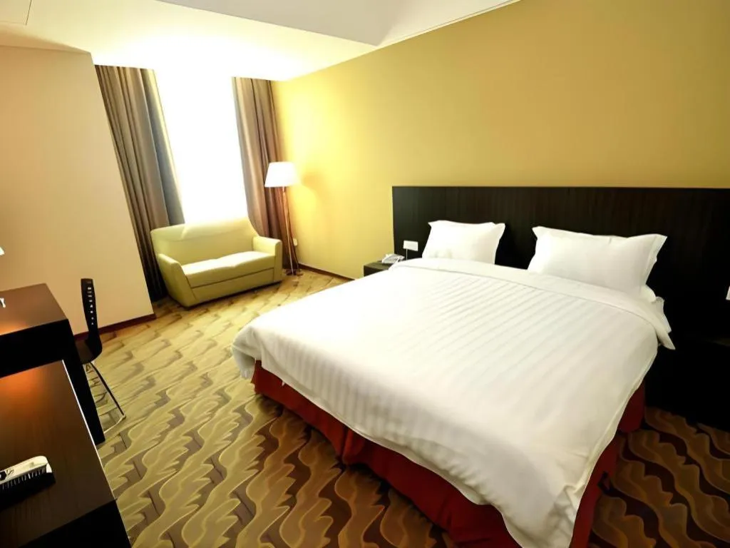 Bed in Eminent Hotel