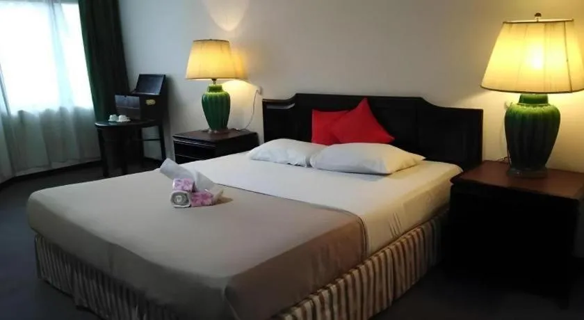 Bed in Hotel Centrepoint (Self Check In After 5PM)