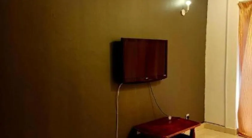 Hotel Centrepoint (Self Check In After 5PM)