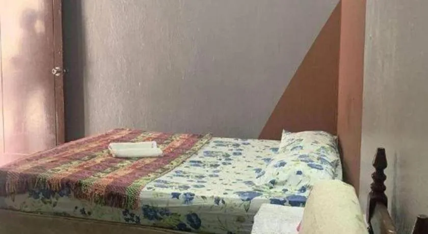 Bed in Sun Golden Inn