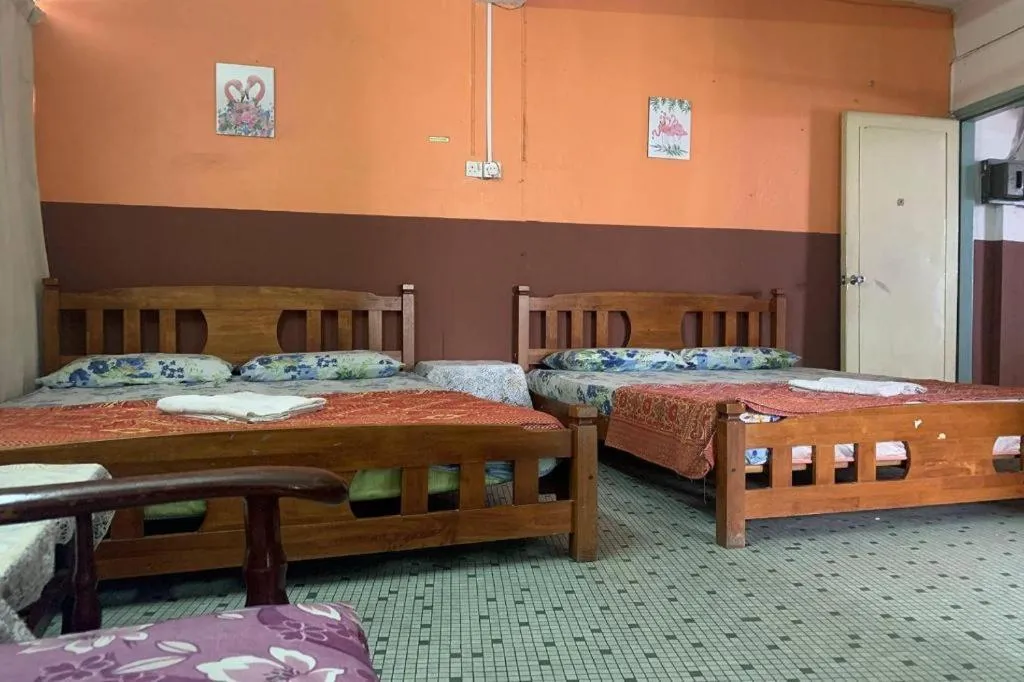 Bed in Sun Golden Inn