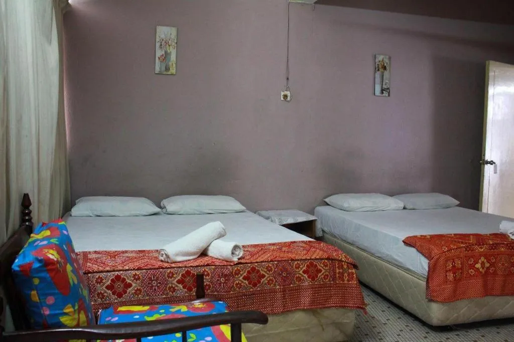 Bed in Sun Golden Inn