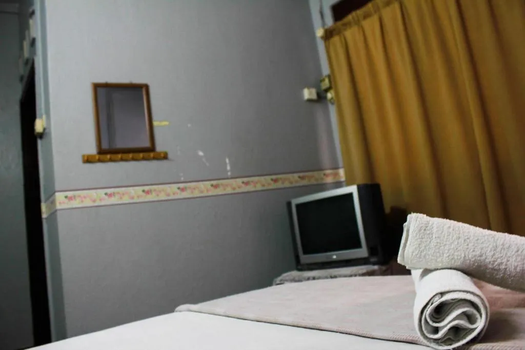 Bed in Sun Golden Inn