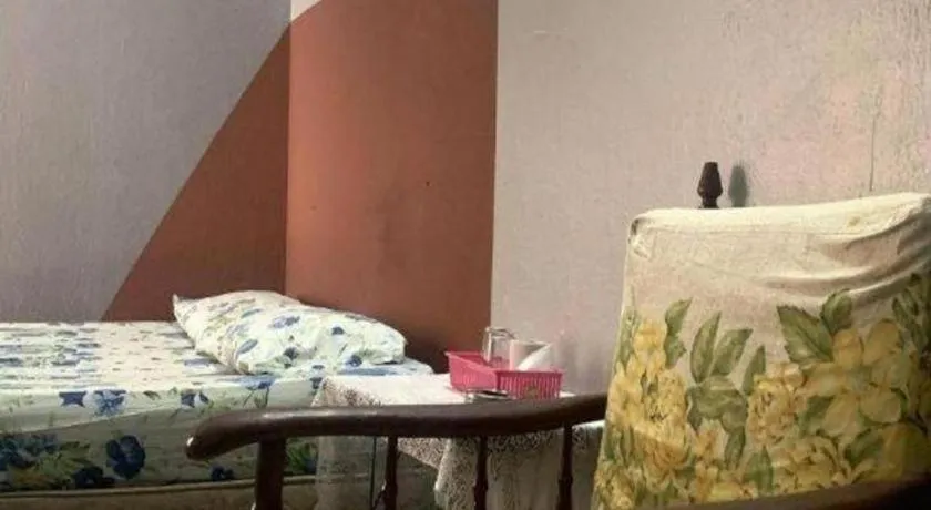 Bed in Sun Golden Inn