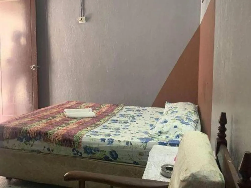 Bed in Sun Golden Inn