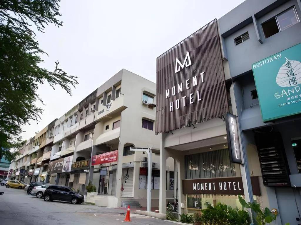 Moment Hotel