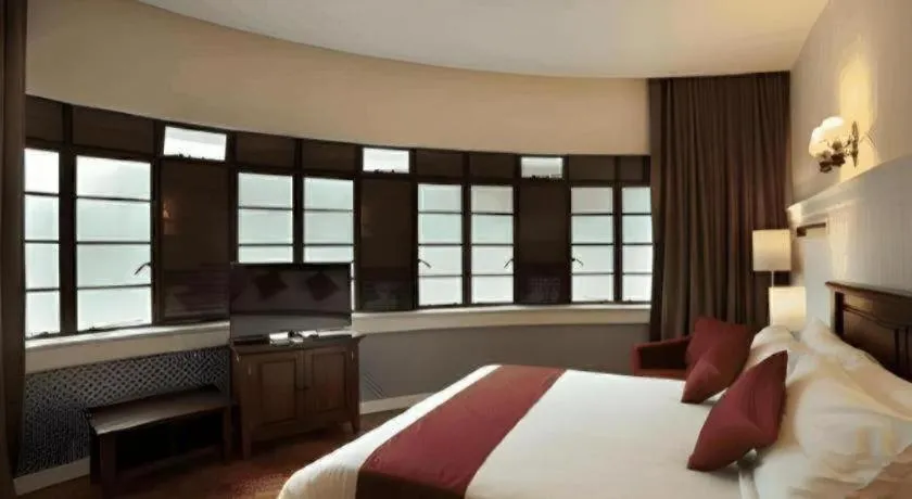 Bed in The Chambers Hotel