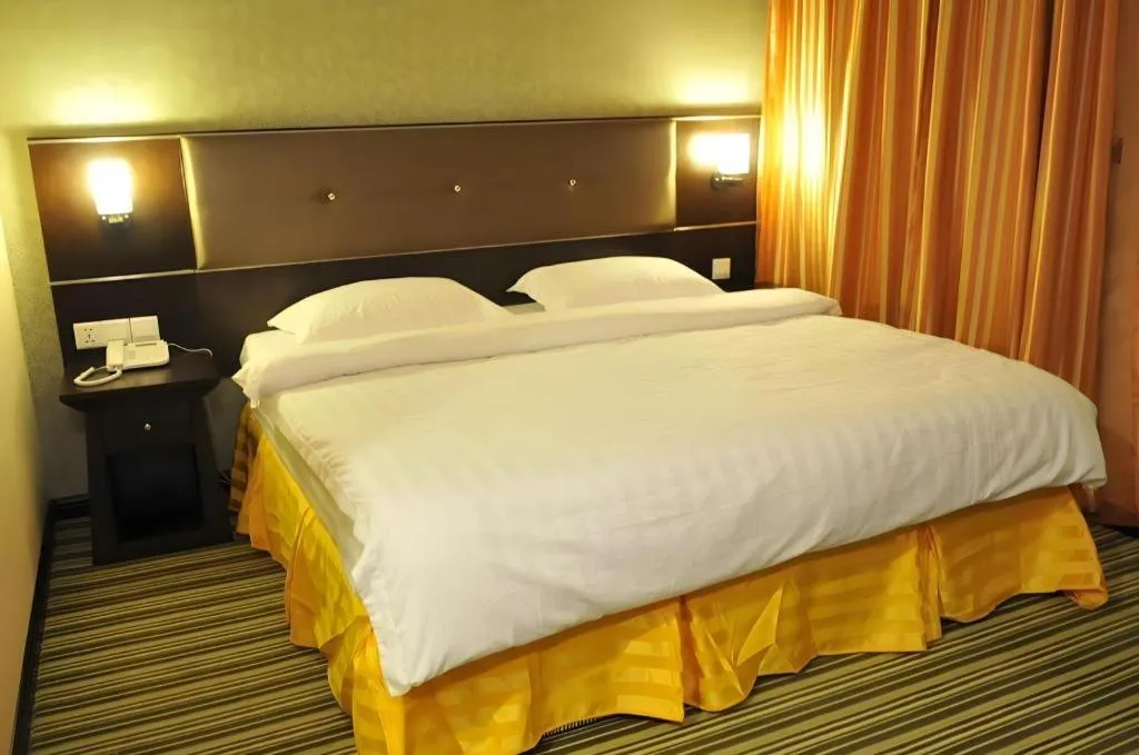 Bed in 1 City Hotel