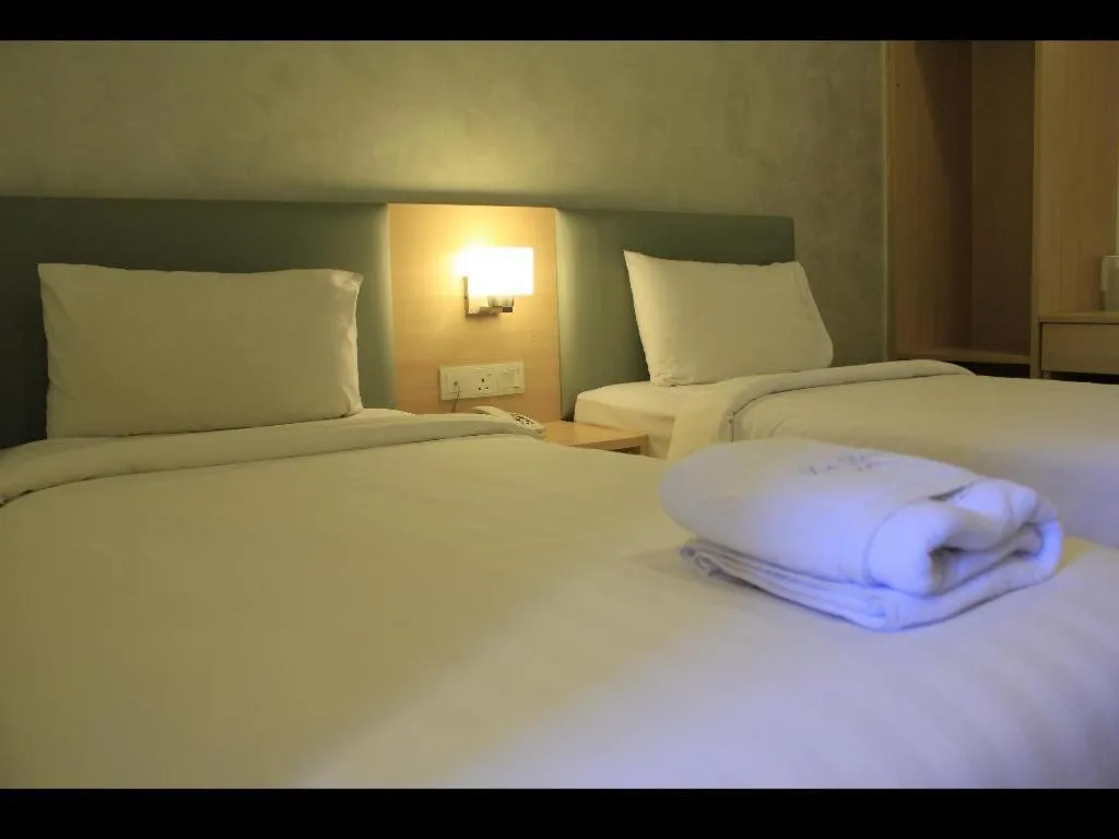 Bed in Hotel Pudu Bintang