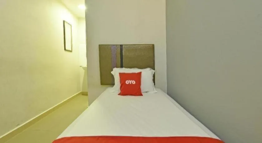Bed in OYO 90553 Hotel 24 Seven