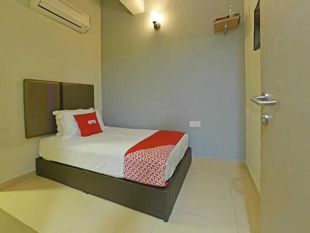 Bed in OYO 90553 Hotel 24 Seven