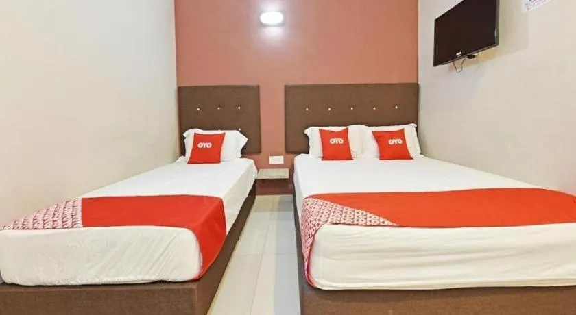 Bed in Capital O 90556 Hotel Cherita Rooms