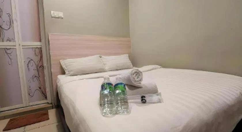 Bed in Pearl Hotel