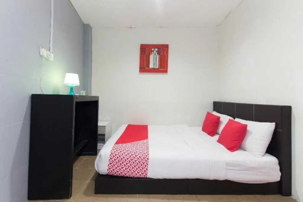 Bed in OYO 304 Zero Hour Hotel