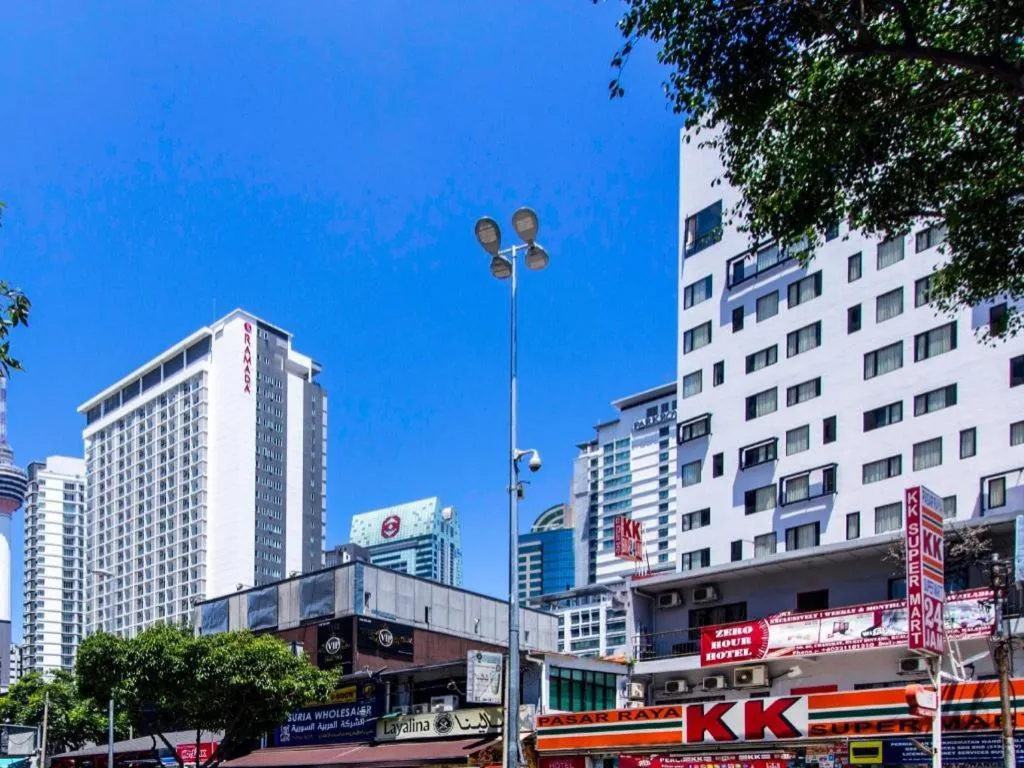 OYO 304 Zero Hour Hotel