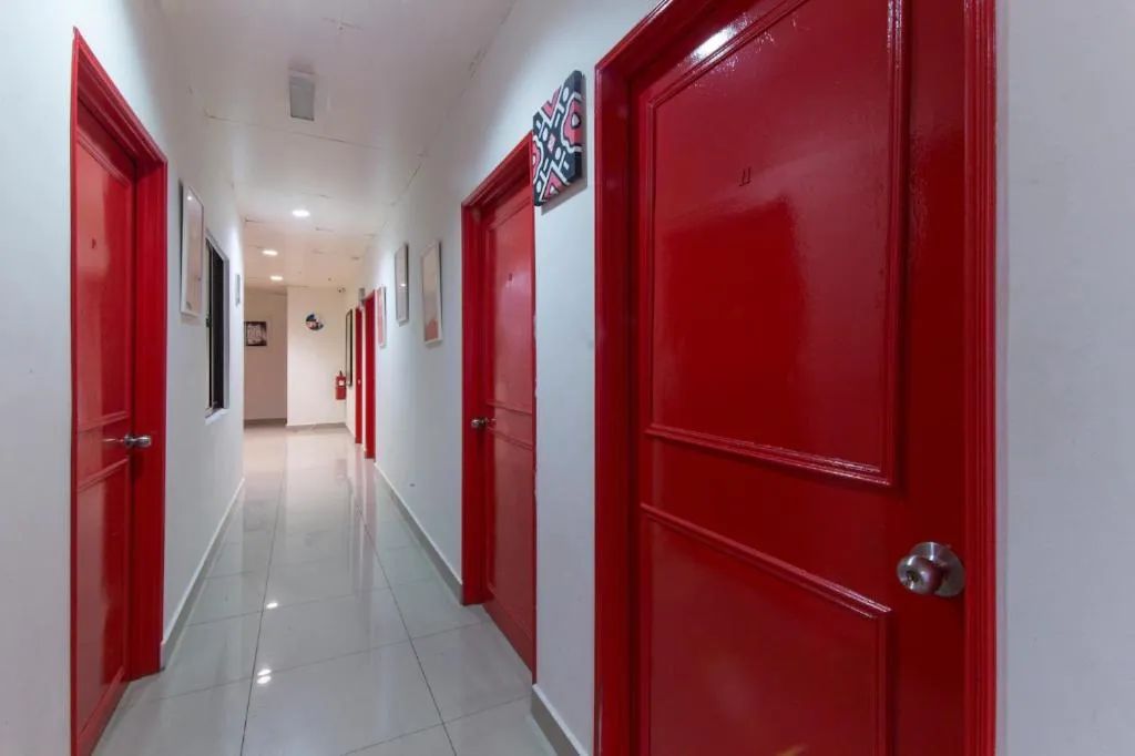 OYO 304 Zero Hour Hotel