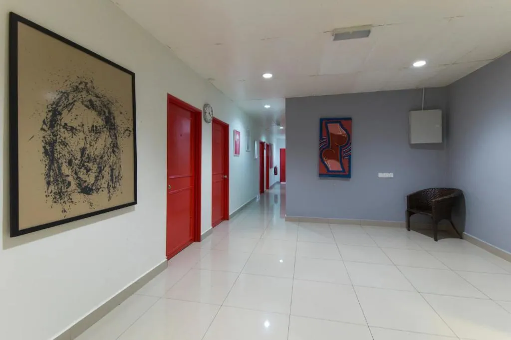 OYO 304 Zero Hour Hotel