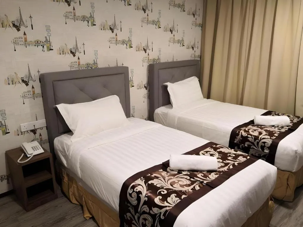 Bed in Hotel LoLex Kuchai Lama