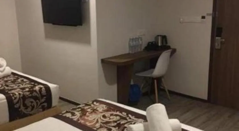 Bed in Hotel LoLex Kuchai Lama