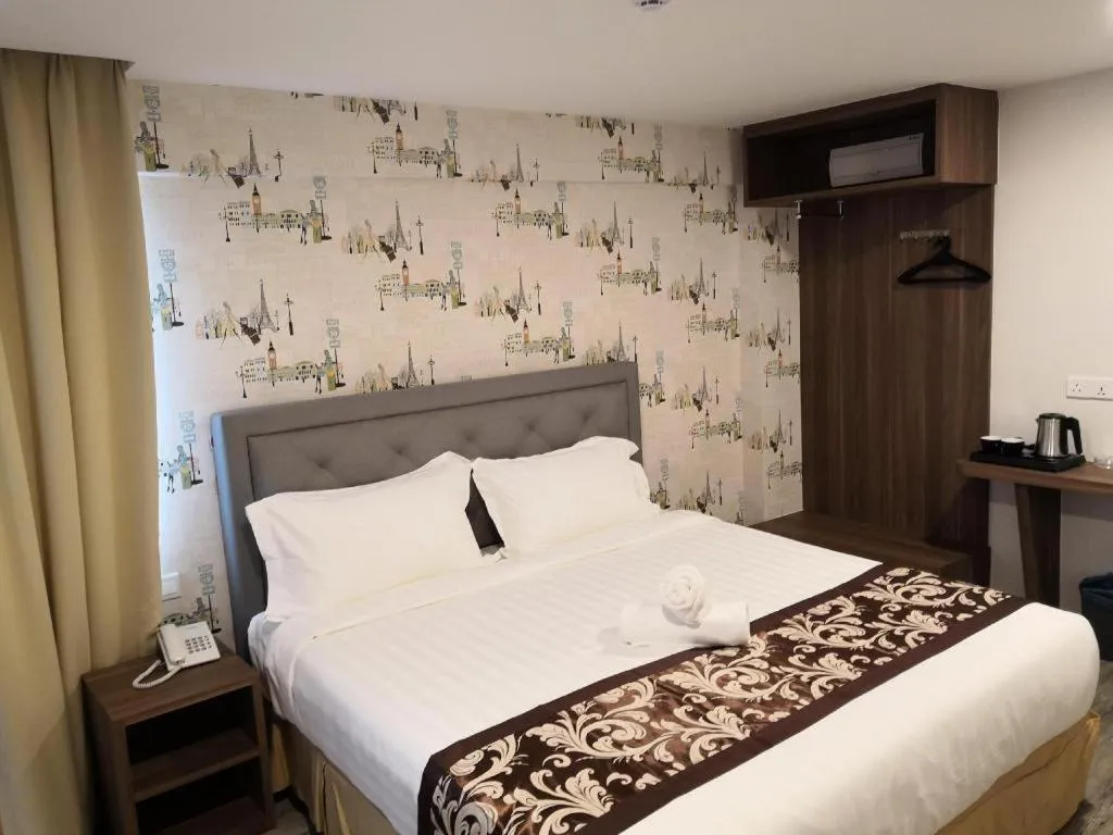 Bed in Hotel LoLex Kuchai Lama