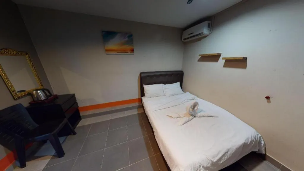 Bed in AMT BUDGET HOTEL