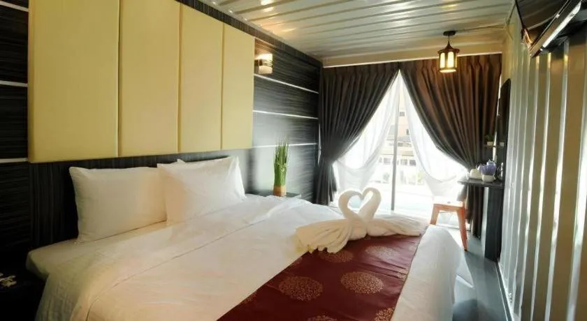 Bed in PPT Muar Hotel