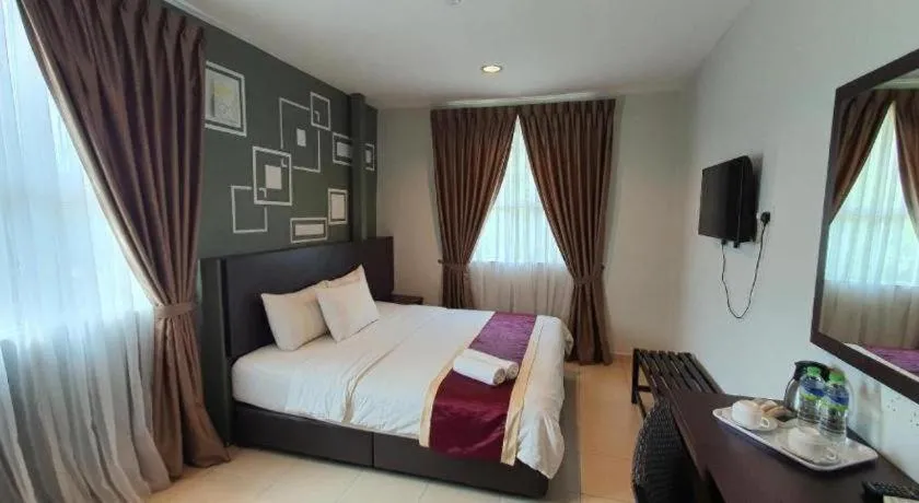 Bed in PPT Muar Hotel