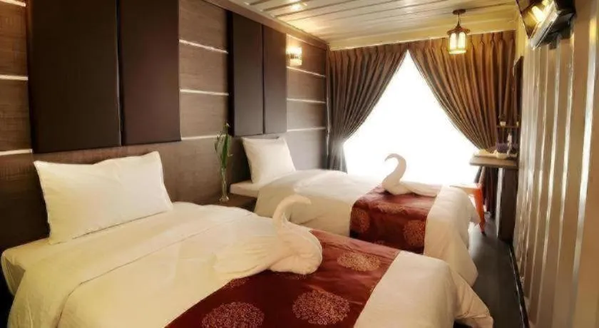 Bed in PPT Muar Hotel