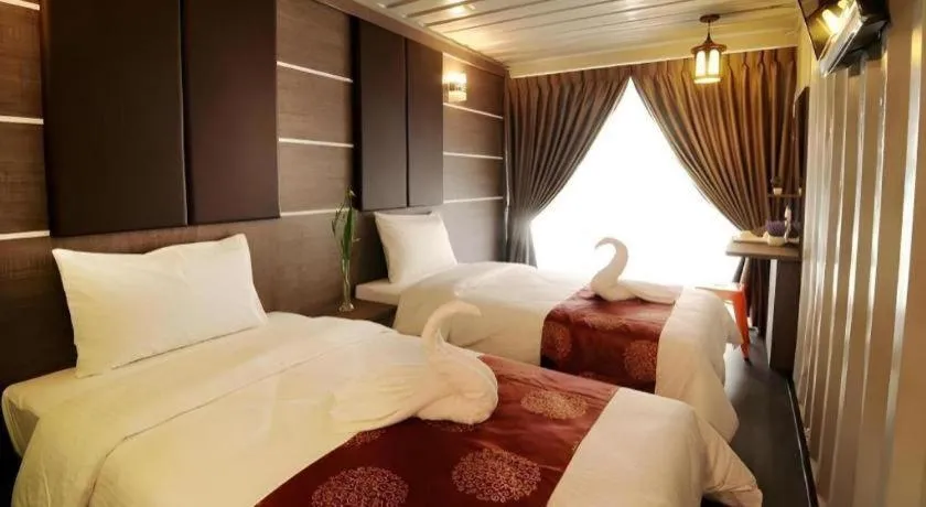 Bed in PPT Muar Hotel