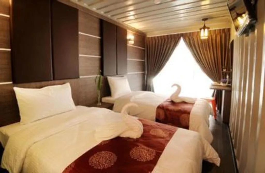 Bed in PPT Muar Hotel