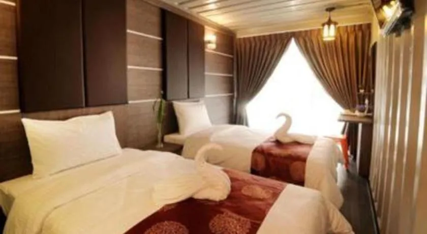 Bed in PPT Muar Hotel