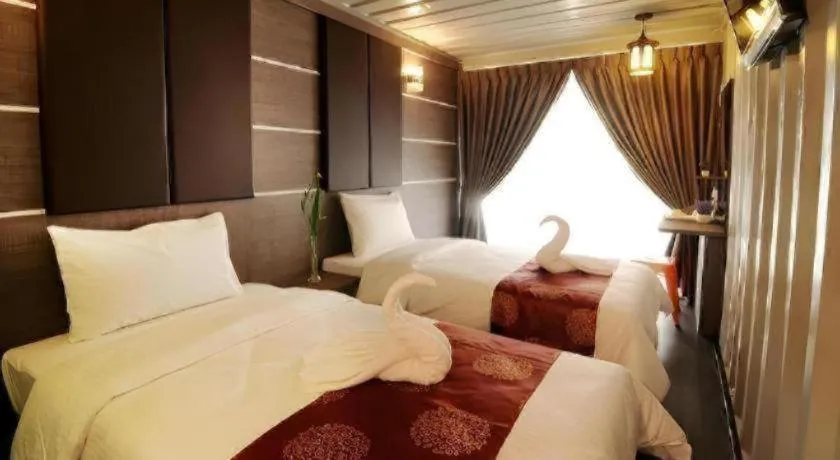 Bed in PPT Muar Hotel