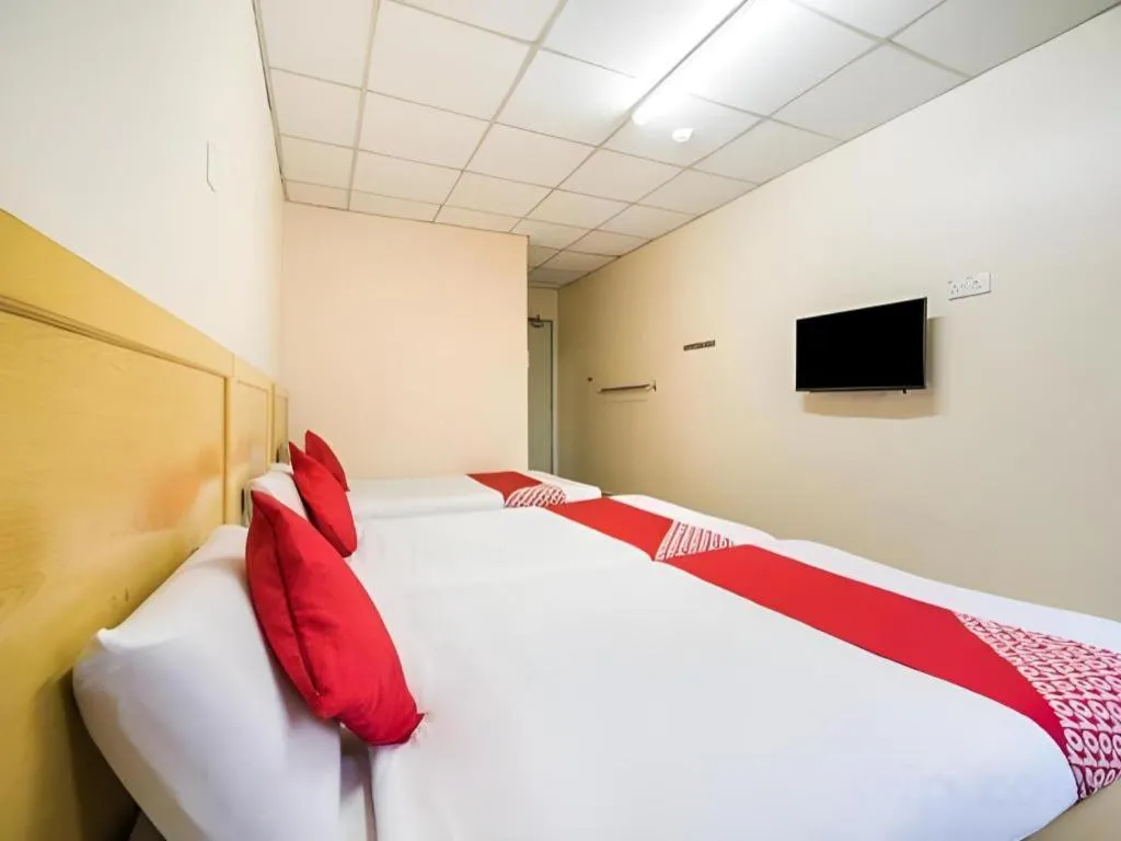 Bed in OYO 301 River Inn Hotel