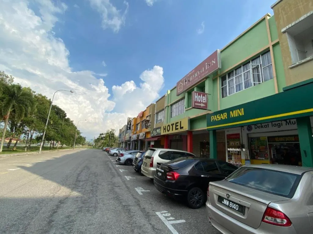 OYO 89760 Harmoni Inn Hotel