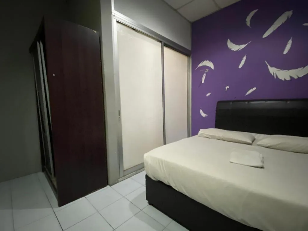 Bed in OYO 89760 Harmoni Inn Hotel