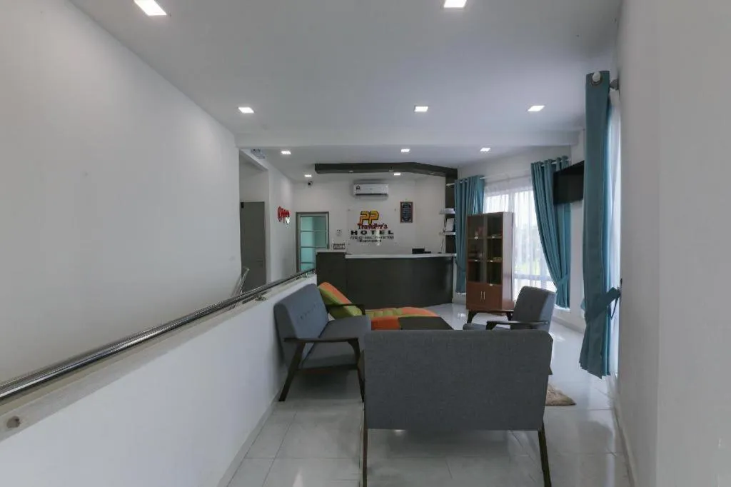 OYO 89859 PP Traveller's Hotel