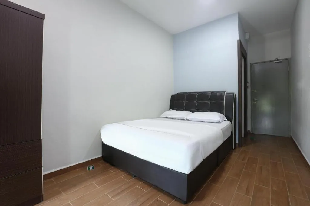 Bed in OYO 89859 PP Traveller's Hotel