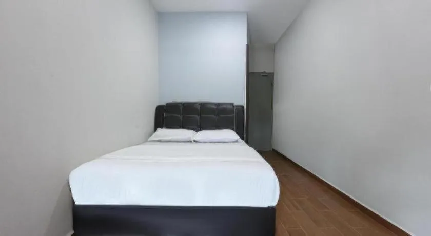 Bed in OYO 89859 PP Traveller's Hotel