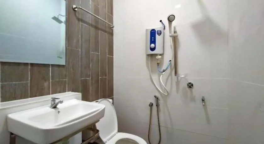 OYO 89859 PP Traveller's Hotel